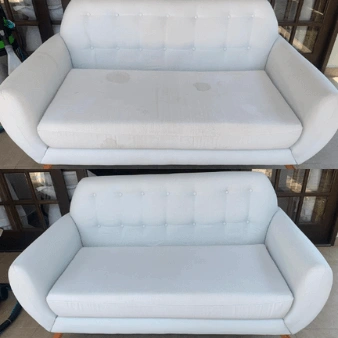 resultado de higienização de sofá branco linho